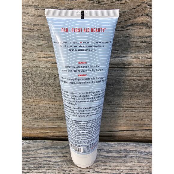 FIRST AID BEAUTY FAB Pure Skin Face Cleanser 5 oz/142g Full Size - Picture 3 of 3
